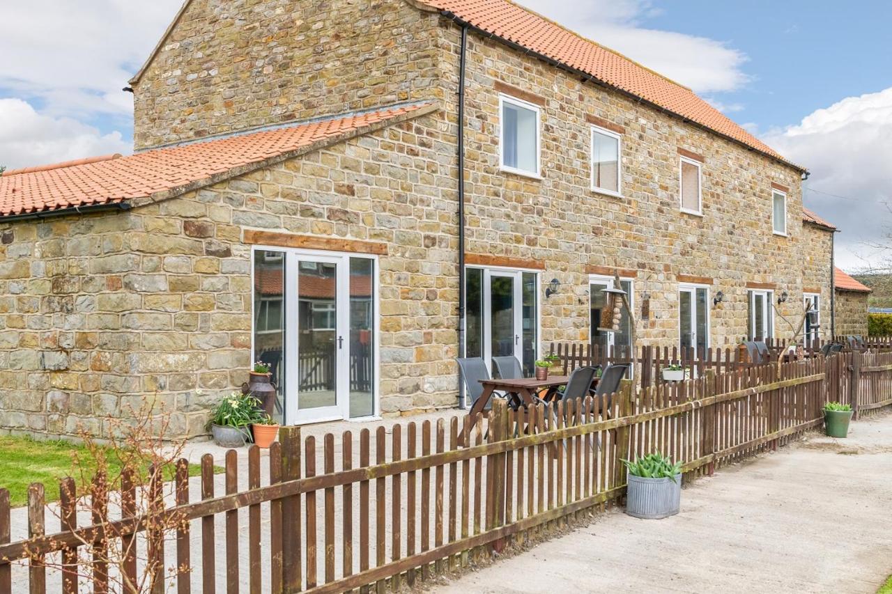 The Grainary Cottages Scarborough Exterior photo