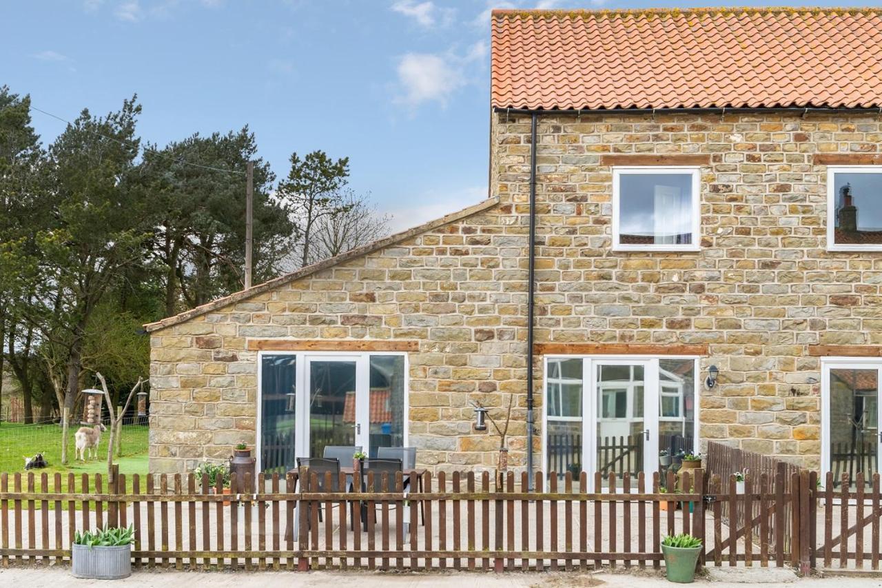 The Grainary Cottages Scarborough Exterior photo